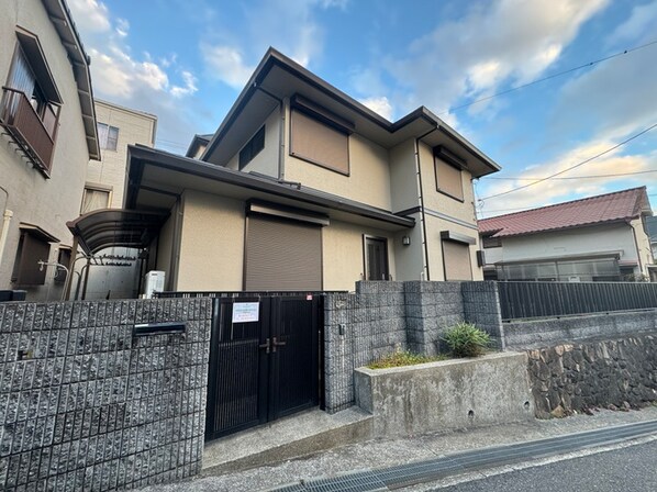 甲陽園日之出町一戸建ての物件外観写真